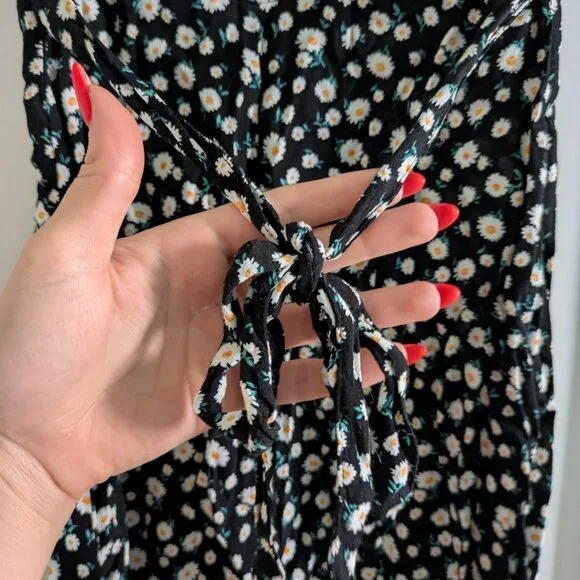 Forever 21 Collared Tie Back Black and White Daisy Floral Mini Dress - Picture 3 of 5